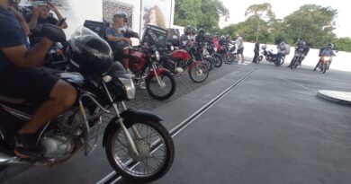 Motoboy’s de Araucária fazem protesto Motoboy’s de Araucária fazem protesto