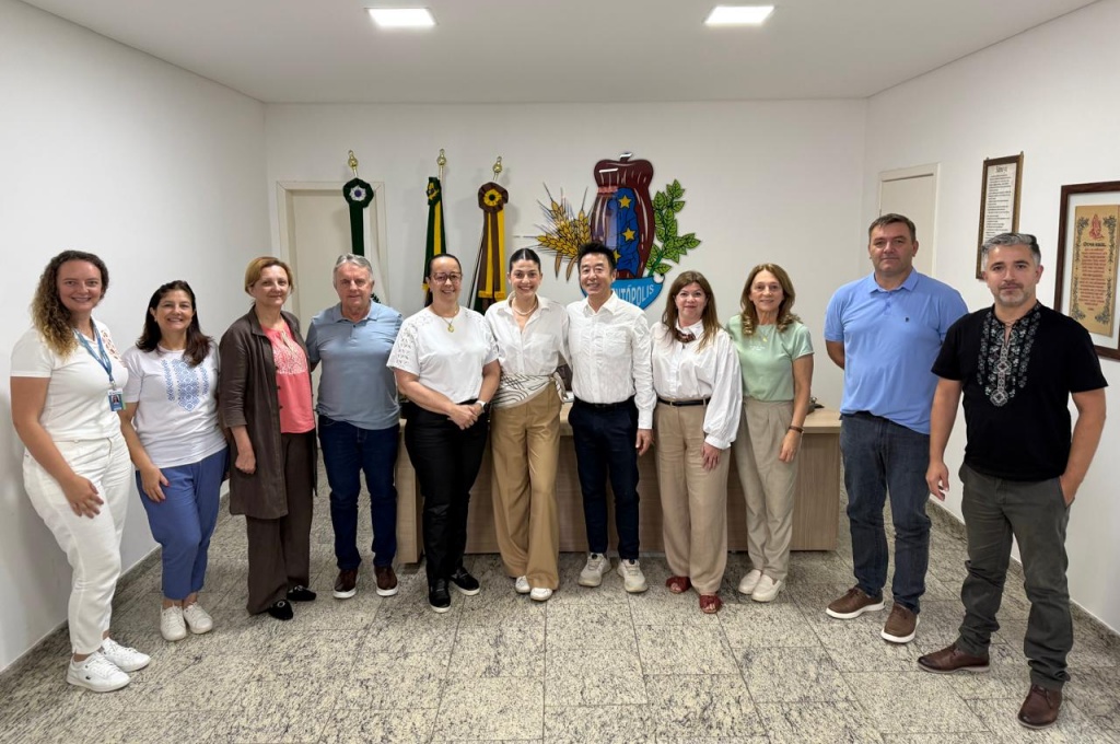 Prefeito Adelmo Klosowski com a comitiva