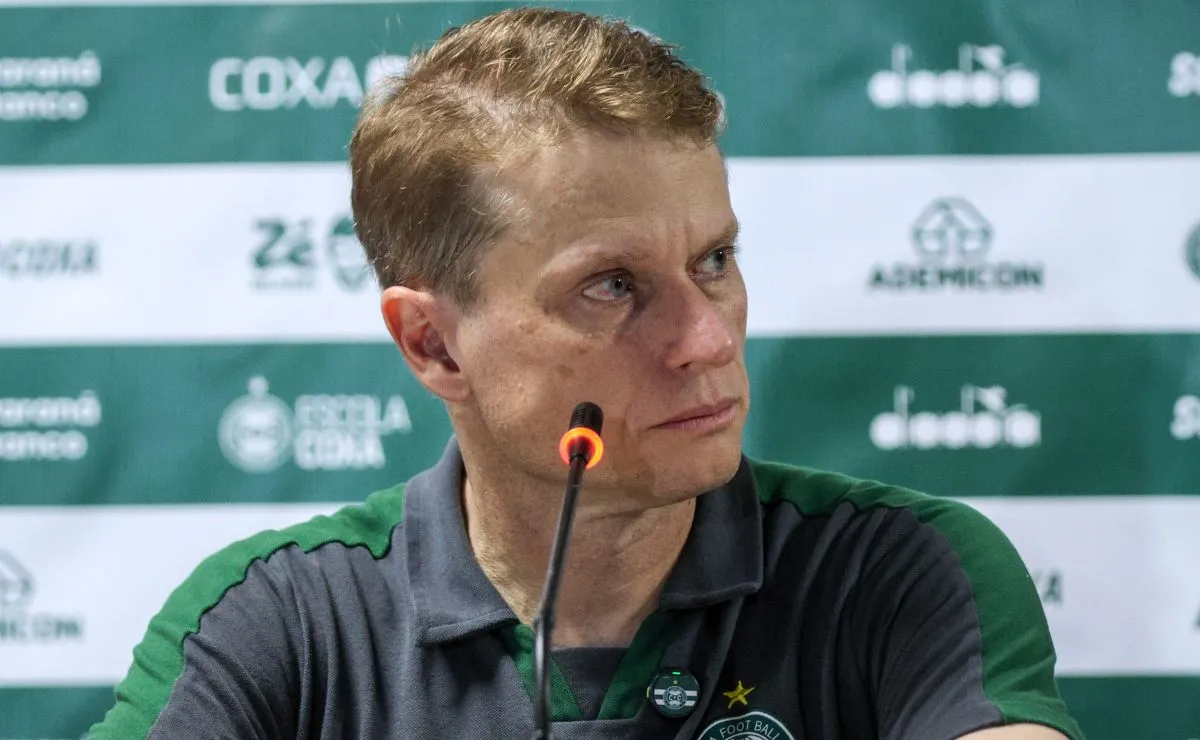 Fernando Seabra concede entrevista coletiva após jogo do Coritiba