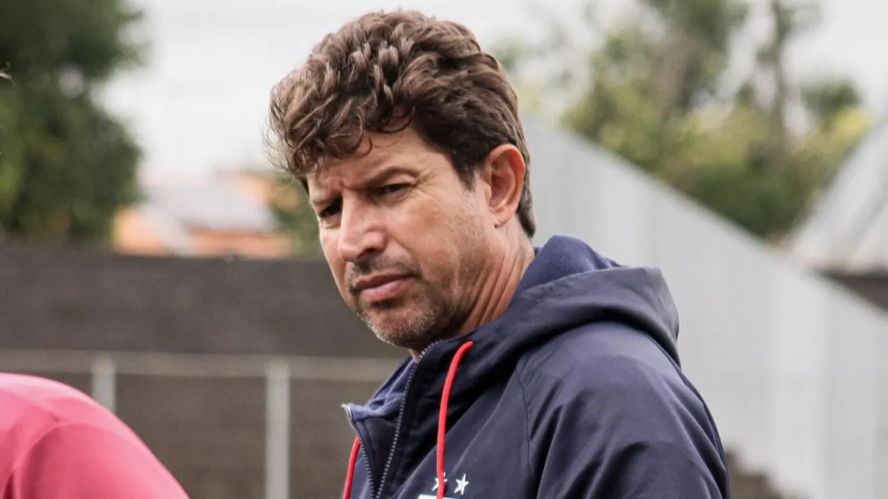 Tcheco durante treino do Paraná Clube. (Foto: Marcus Benedetti/Paraná Clube)