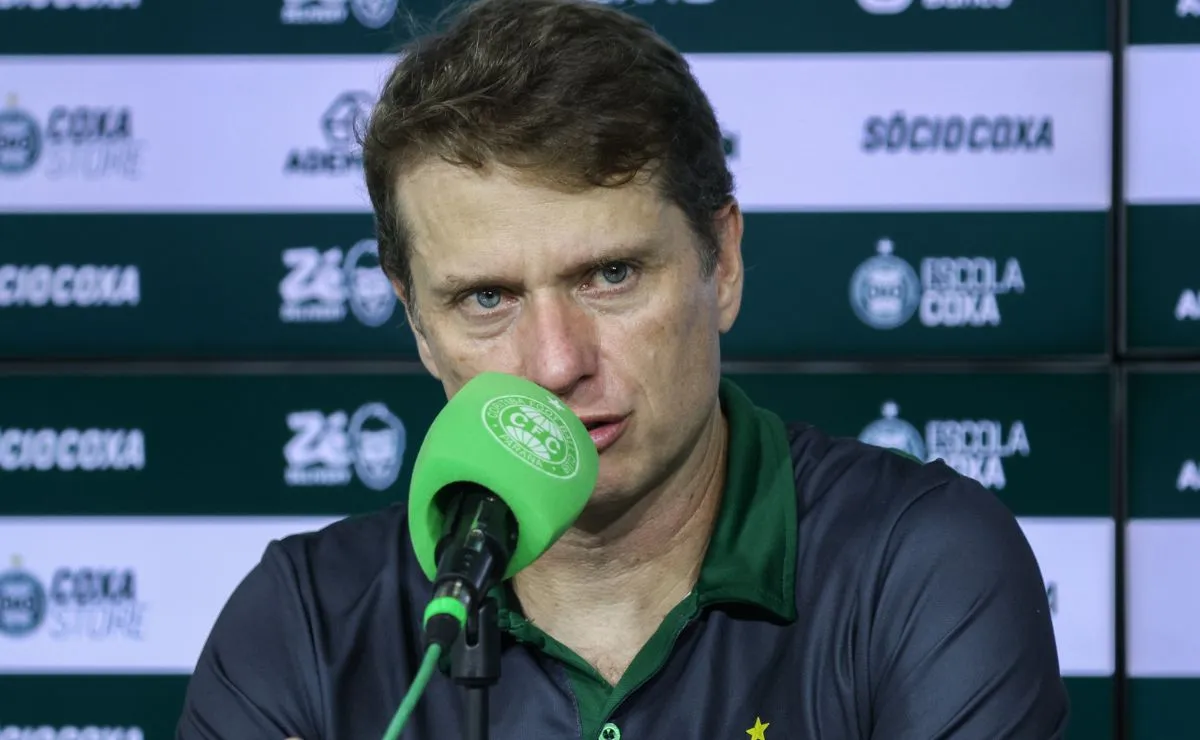 Fernando Seabra concede entrevista coletiva como técnico do Coritiba