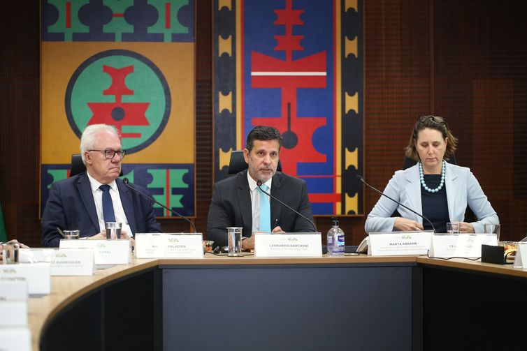 Ministro da Educação, Leonardo Barchini, durante apresentação dos resultados da PND e Enade das Licenciaturas de 2025. Foto: Fábio Nakakura/Ministério da Educação