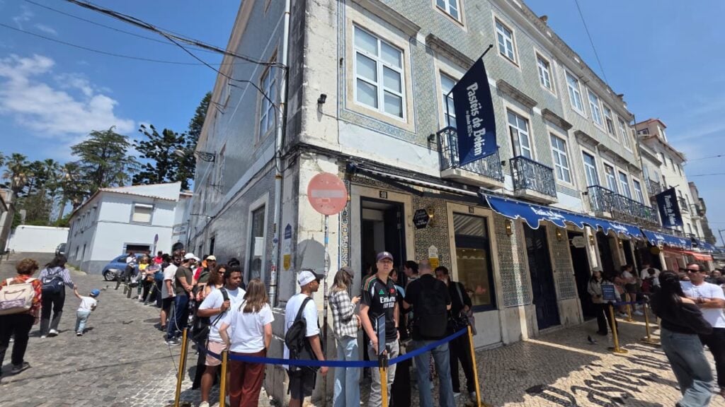 Fila para Pastel de Belém