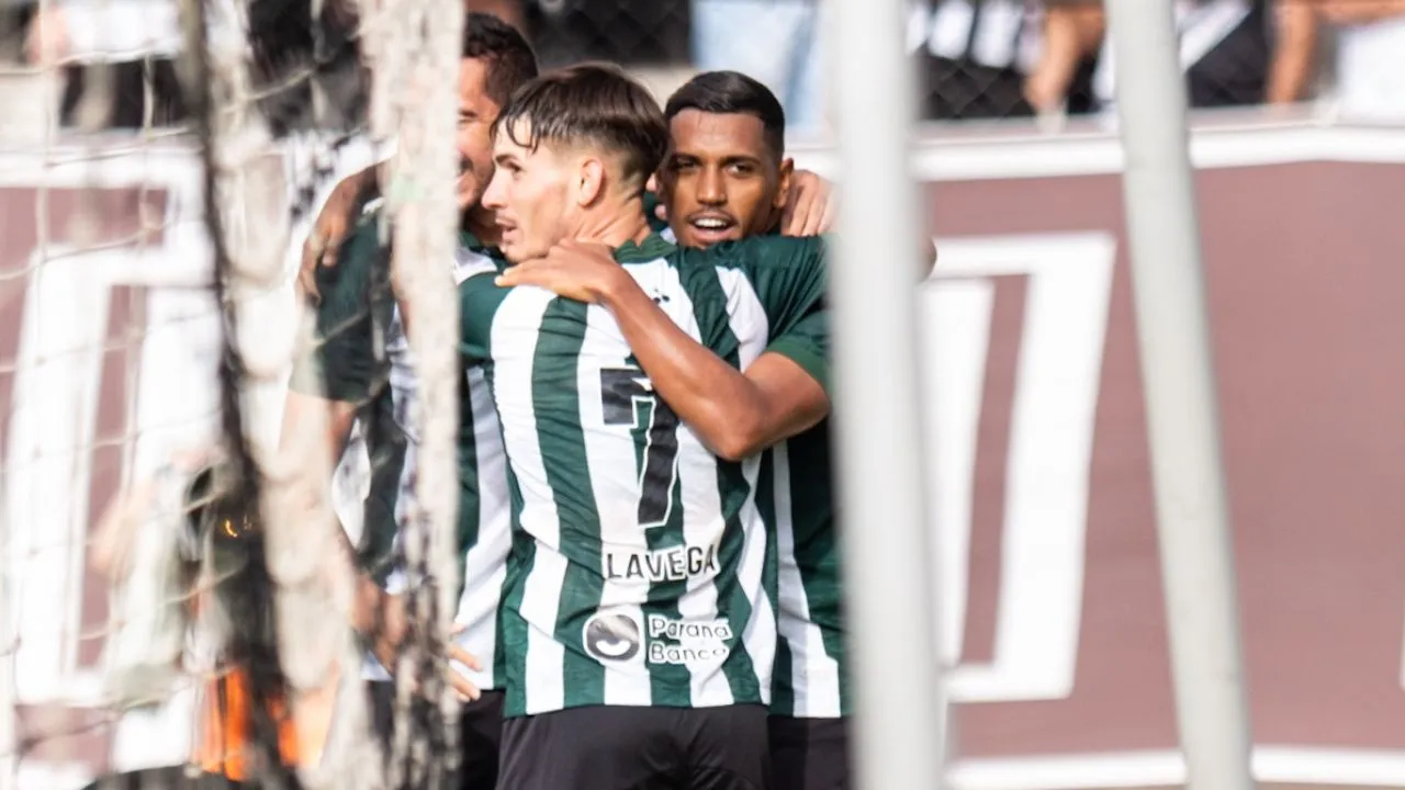 Pedro Rocha comemora gol pelo Coritiba. (Foto: JP Pacheco/Coritiba).