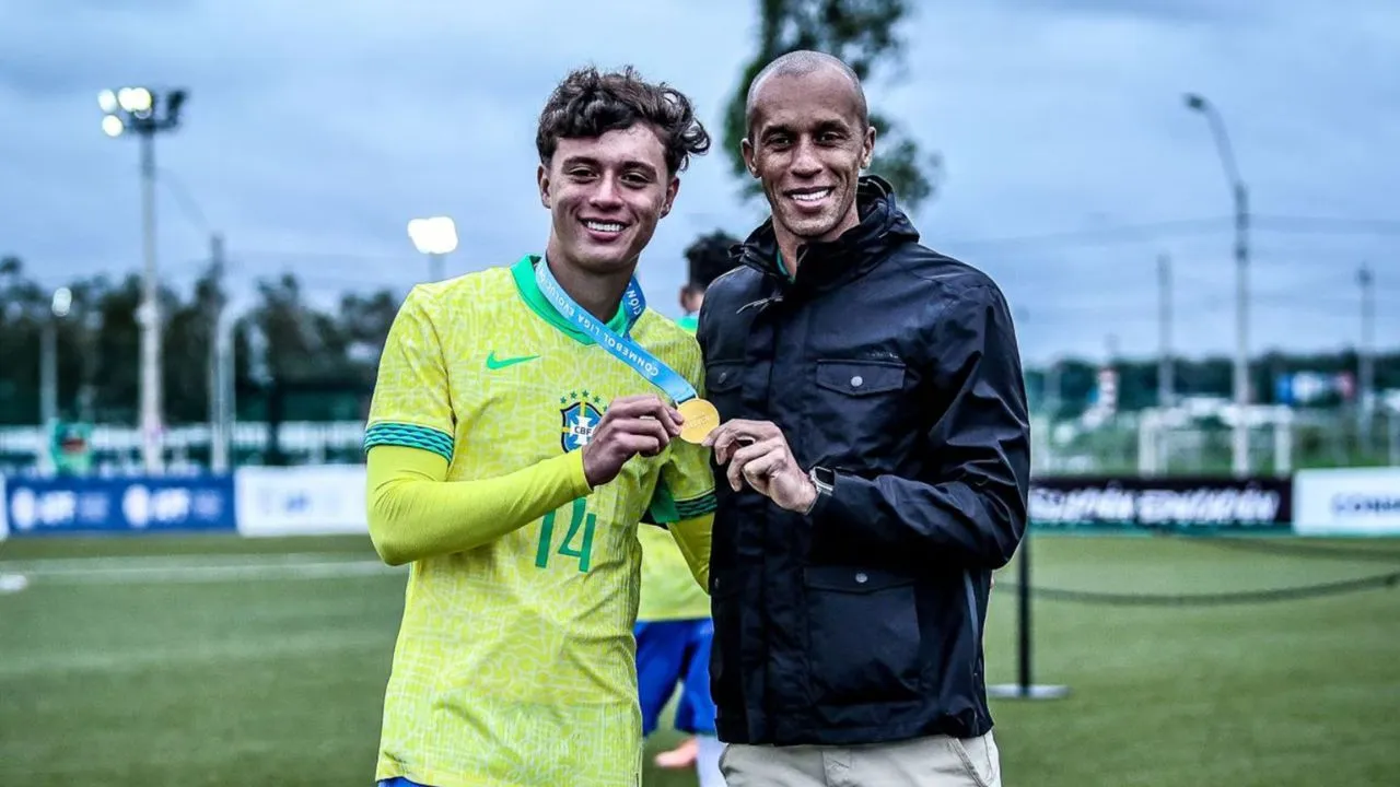 Lucas Miranda, filho de Miranda, ex-jogador do Coritiba.
