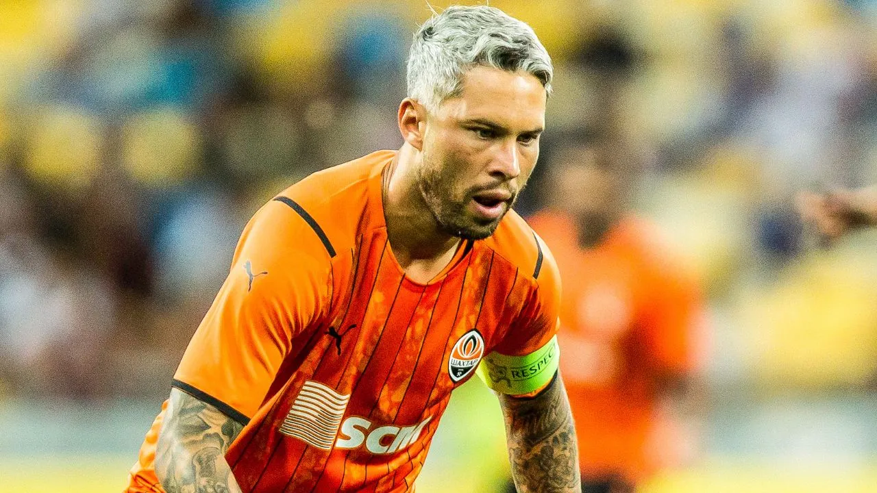 Marlos pelo Shakhtar. (Foto: Stanislav Vedmidl/DeFodi Images/Icon Sport)