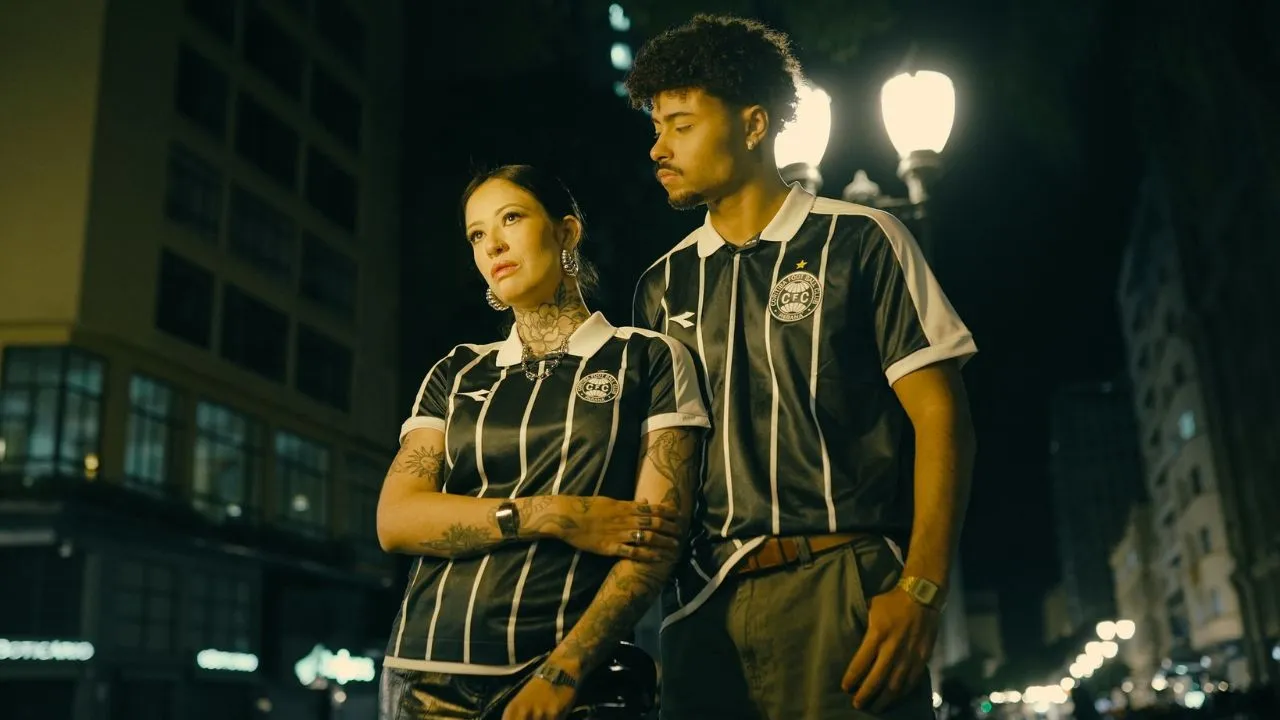 Nova camisa Jogadeira do Coritiba. (Foto: Julio Bernardo/Coritiba).