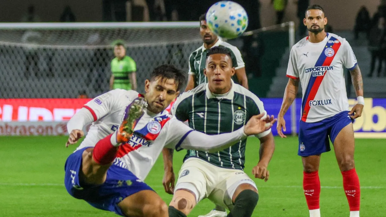 Sebastián Gómez em Coritiba x Bahia. (Foto: Robson Mafra/AGIF/Sipa USA/Icon Sport).
