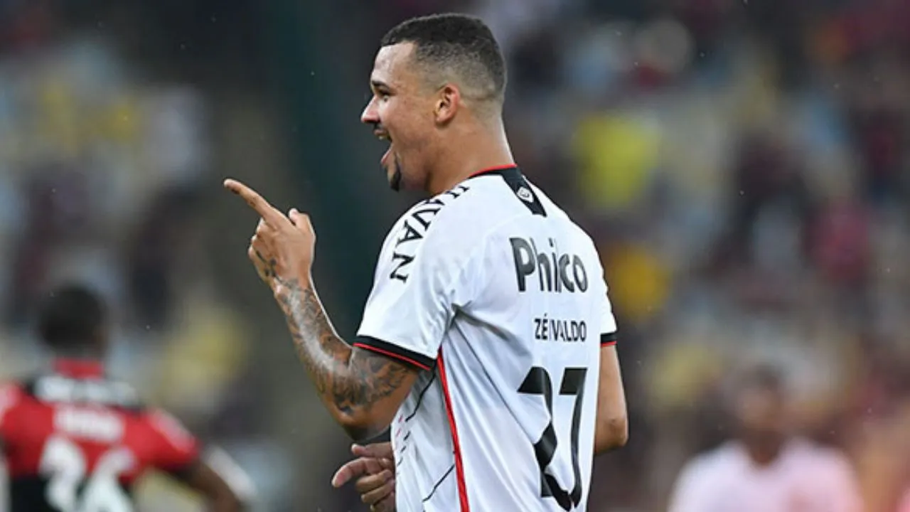 Zé Ivaldo comemora gol do Athletico contra o Flamengo em 2021. (Foto: Athletico)