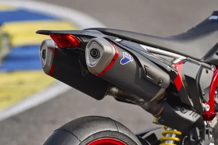 Detalhes do motor da Ducati Hypermotard 698 Mono Nera