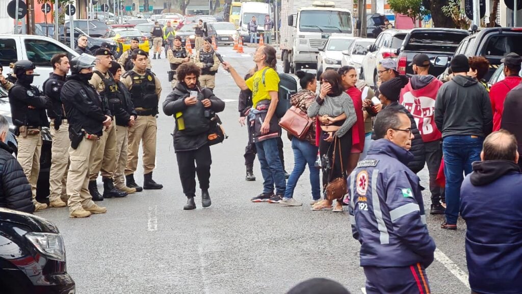 Famílias se manifestam contra o despejo