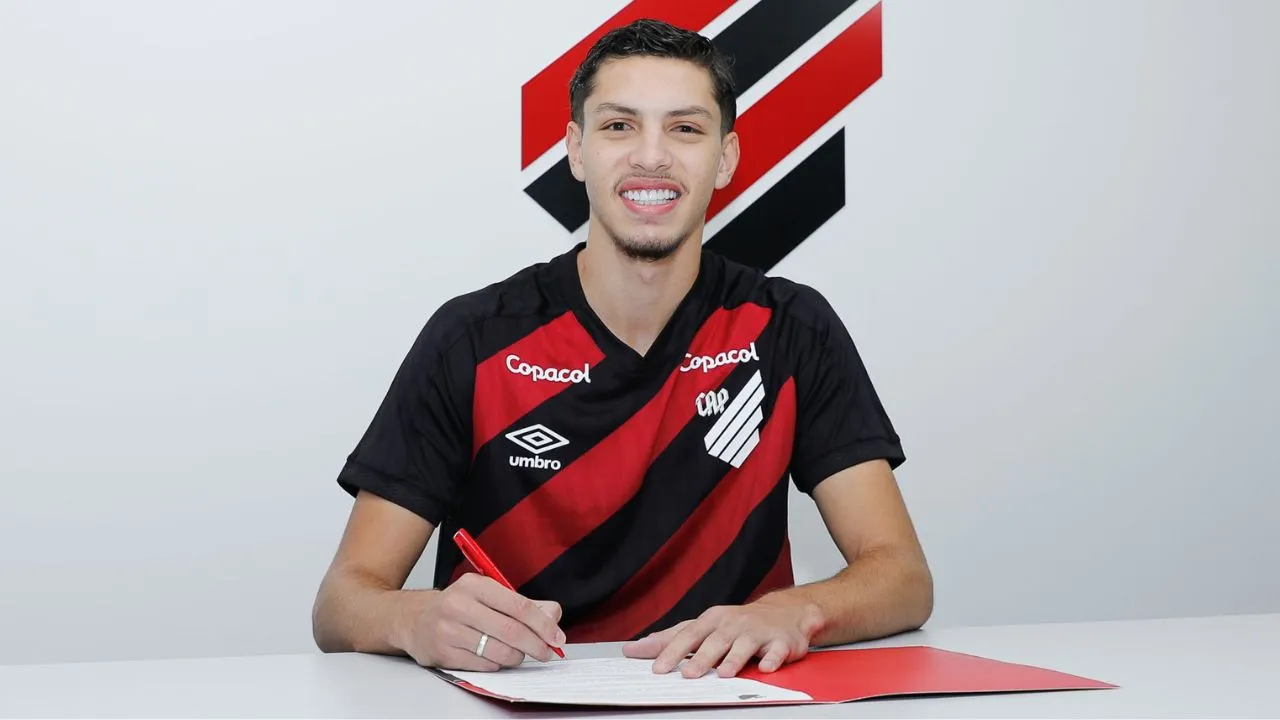 Bruno Baldini assinou com o Athletico. (Foto: Yan Guimarães/Athletico)