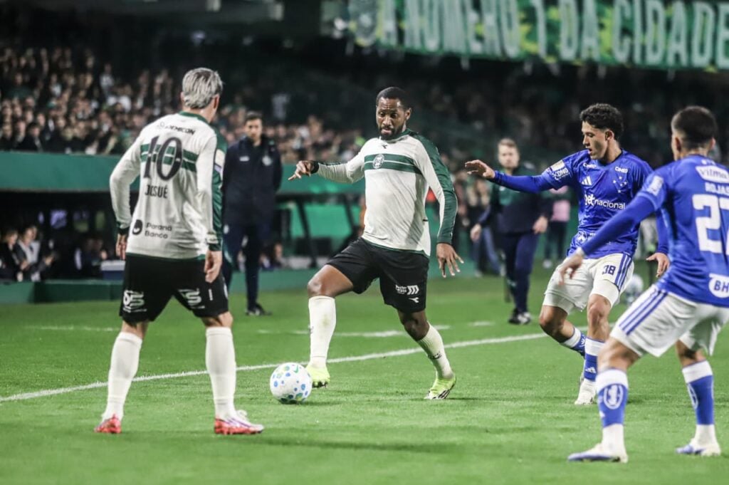 Tinga em Coritiba x Cruzeiro