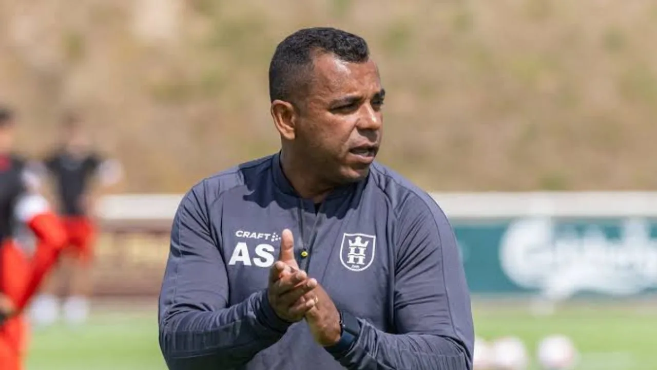 Ex-atacante Álvaro Santos