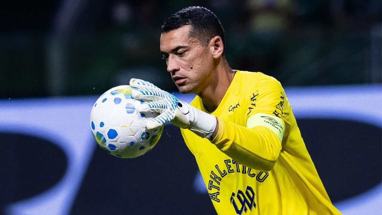 Goleiro Santos, do Athletico.