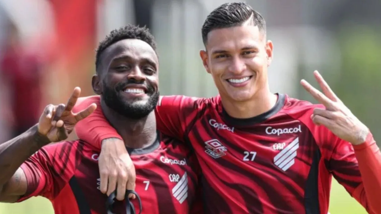 Colombianos Mendoza e Portilla em treino do Furacão. Foto: Luis Miguel Ferreira/Athletico
