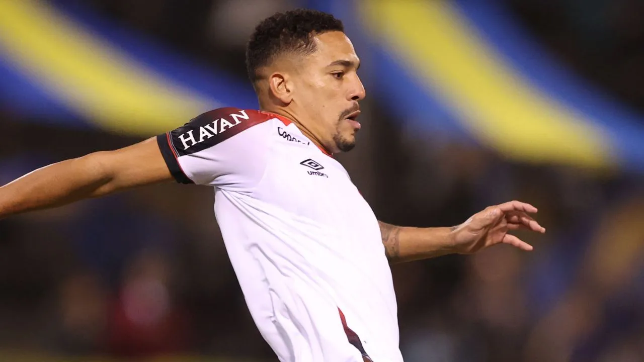 Gilberto no amistoso entre Boca Juniors e Athletico. (Foto: Luis Miguel Ferreira/Athletico)