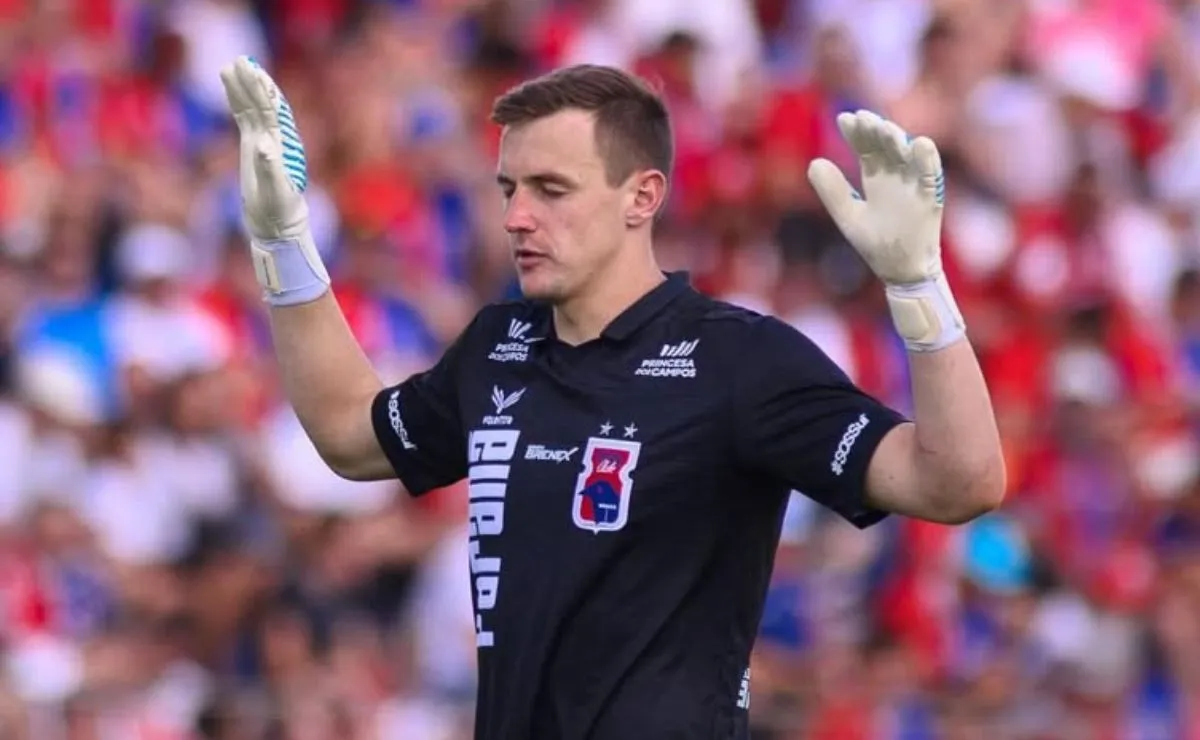 Juliano defende a meta do Paraná Clube