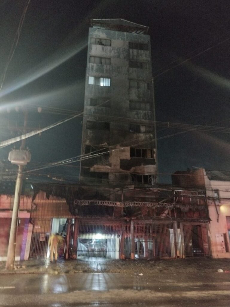 Prédio em chamas