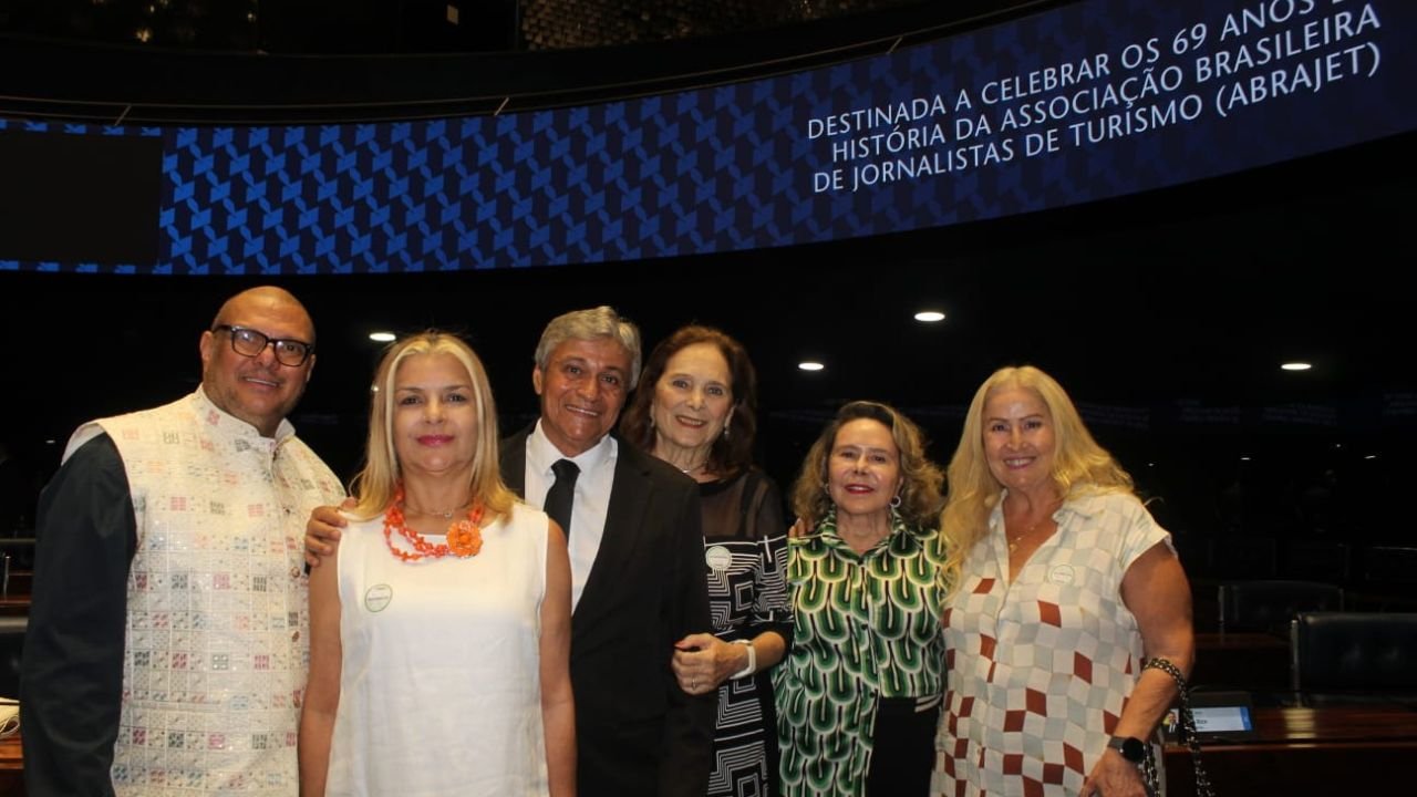 Lideranças do turismo nacional e jornalistas presentes no plenário