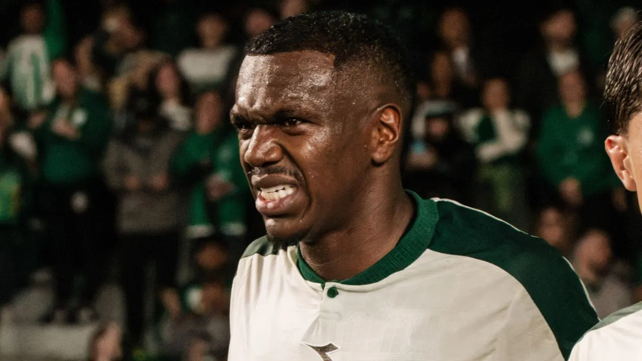 Zagueiro Jacy em campo pelo Coritiba