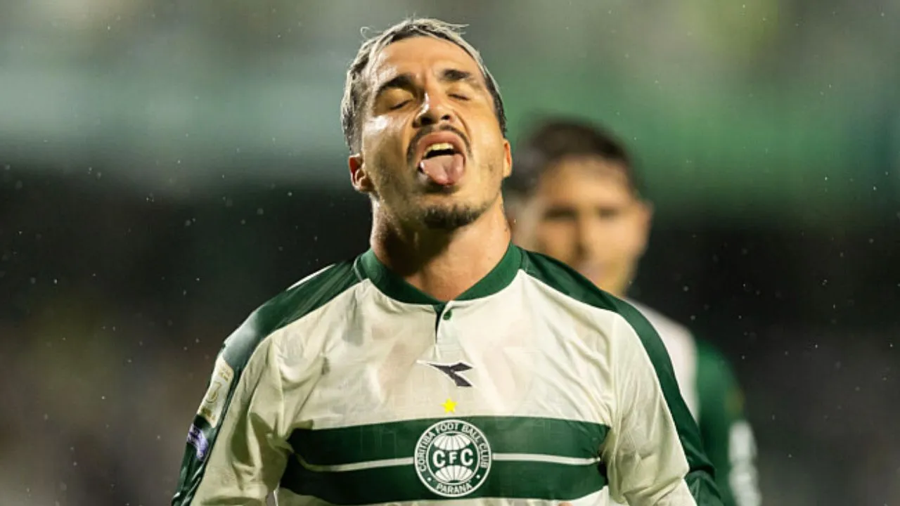 Josué, meia do Coritiba