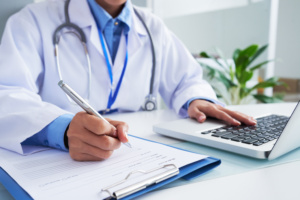 médico trabalhando