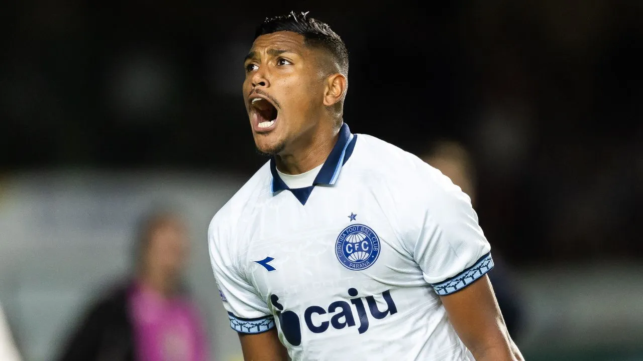 Pedro Rocha comemora gol pelo Coritiba