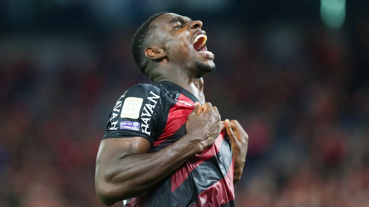 Zagueiro Terán pelo Athletico