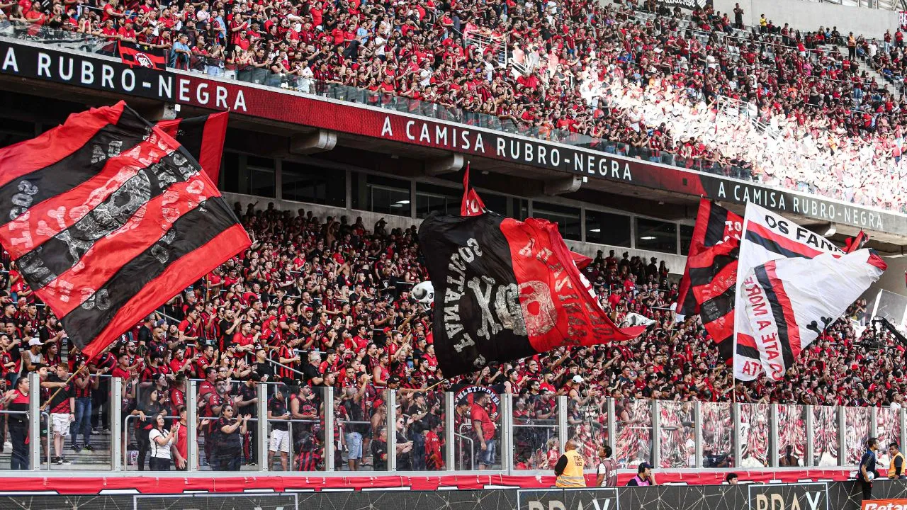 Torcida do Athletico na Arena da Baixada