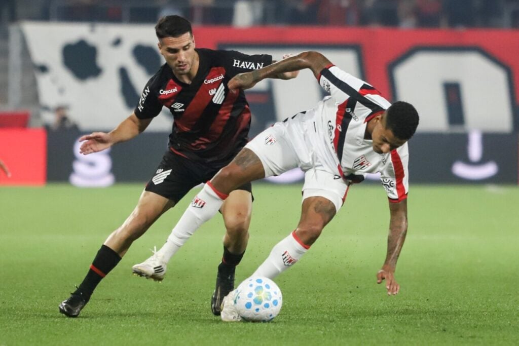 Gastón Benavídez em ação pelo Athletico