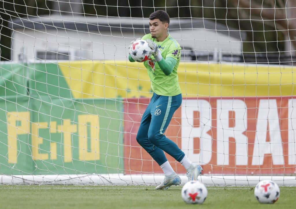 Pedro Morisco em treino da seleção brasileira