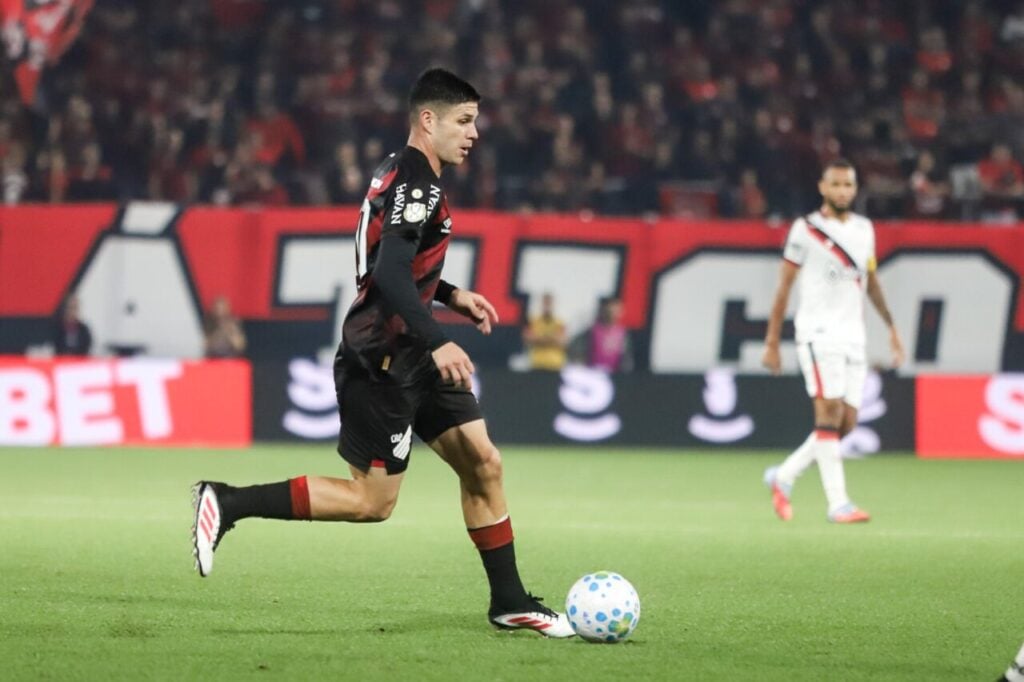 O meia Bruno Zapelli em partida pelo Athletico Paranaense