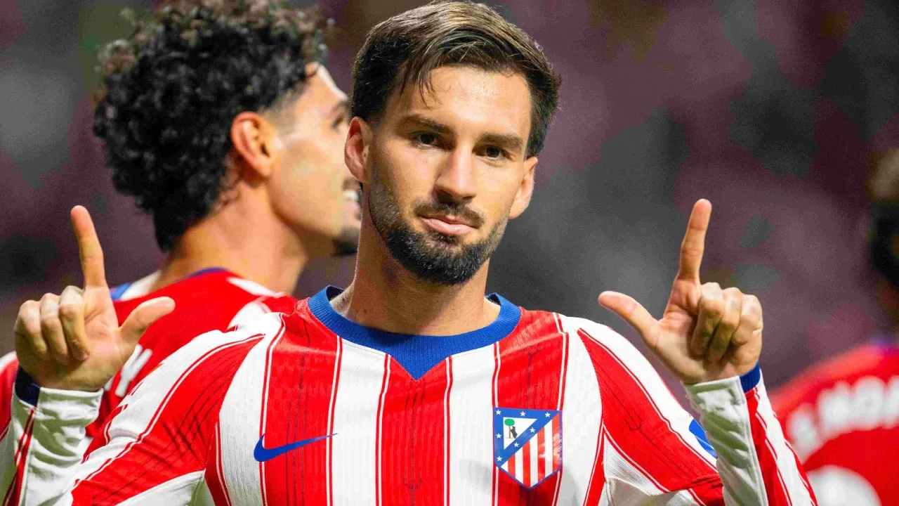 Alex Baena em campo pelo Atlético de Madrid
