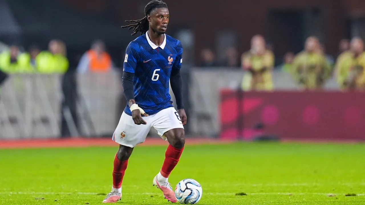 Eduardo Camavinga com a camisa do Real Madrid