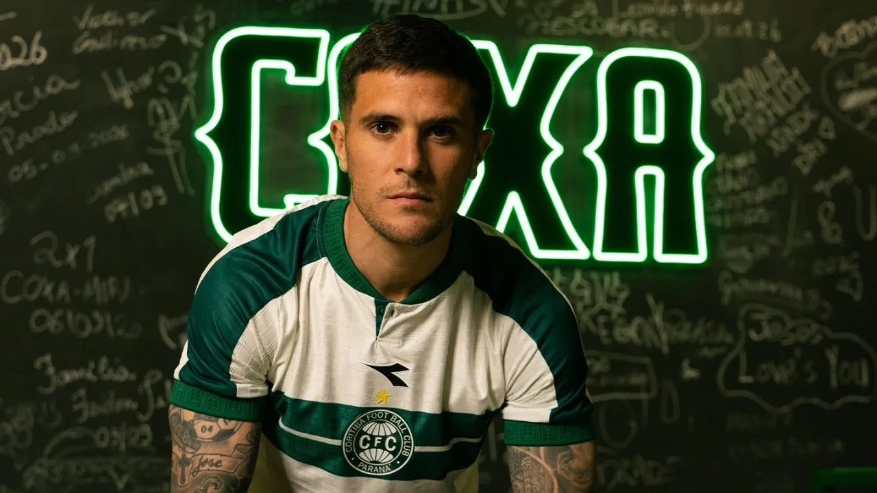 Fabricio Bustos com a camisa do Coritiba