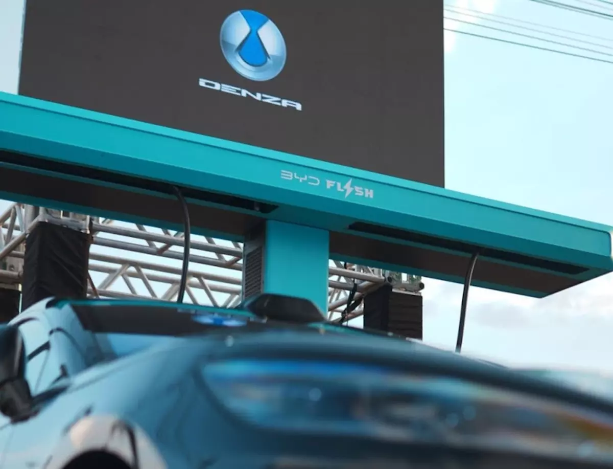 Denza inaugura carregador ultrarrápido e revoluciona tempo de recarga no Brasil