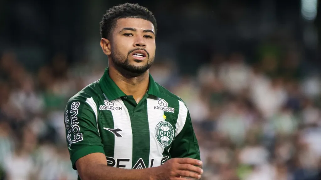 Uniforme do Coritiba produzido pela Diadora