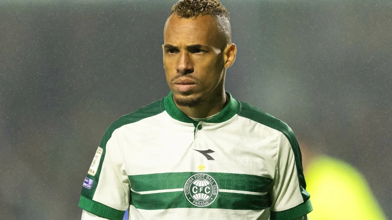 Atacante Breno Lopes em sessão de treinamento do Coritiba.