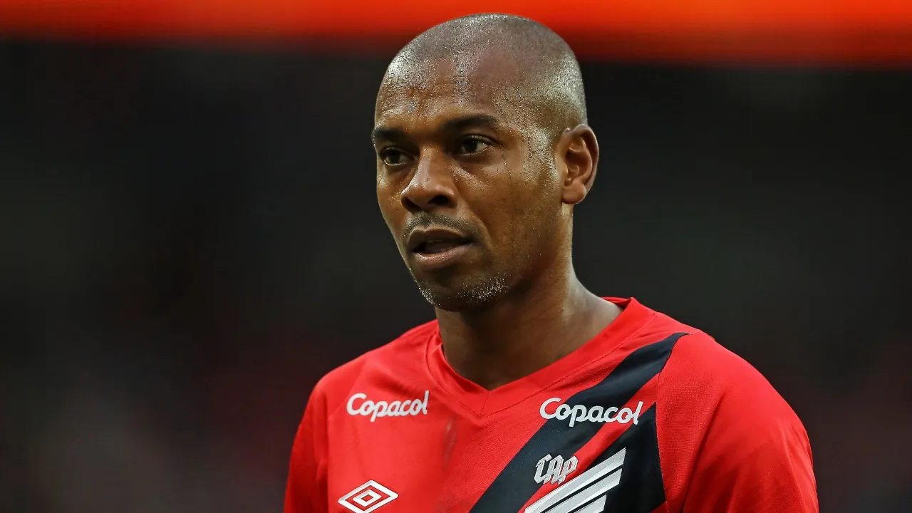 Fernandinho atuando pelo Athletico Paranaense