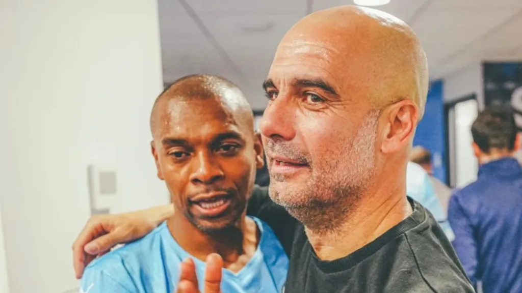 Pep Guardiola e Fernandinho no Manchester City