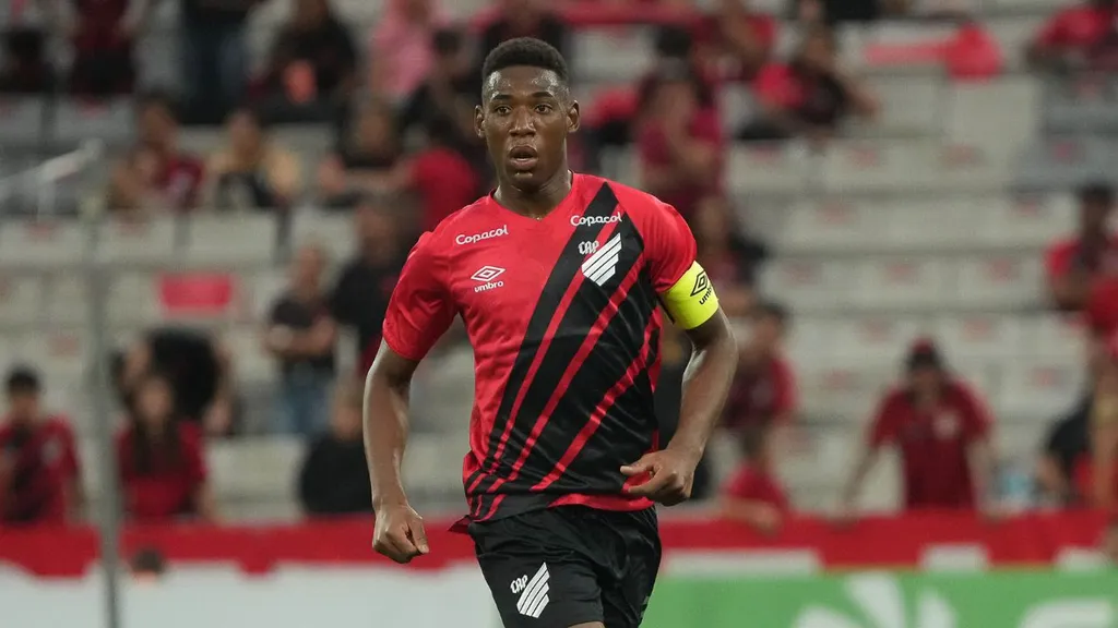 Leo Pelé em jogo do Athletico. Foto: Icon sport