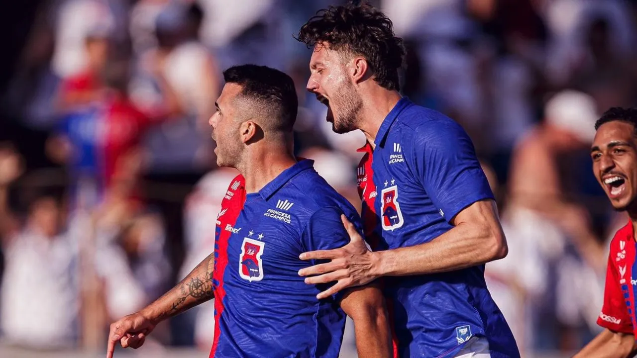 Liliu comemora gol pelo Paraná