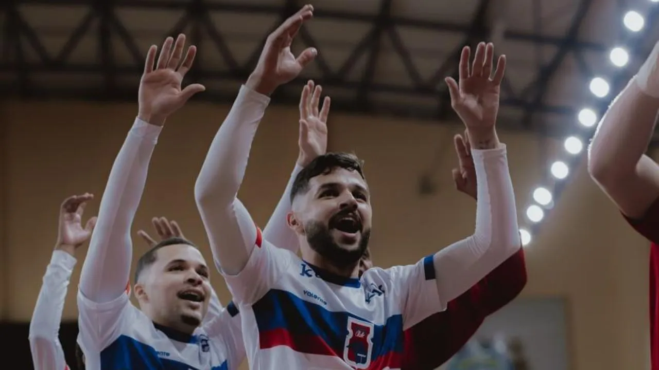 Equipe de futsal do Paraná Clube em quadra