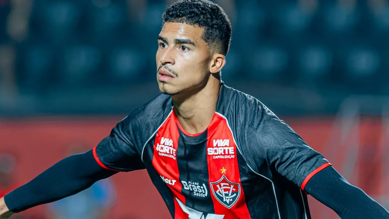 Artilheiro do Vitória na Série A, Renê está suspenso e será desfalque contra o Athletico.