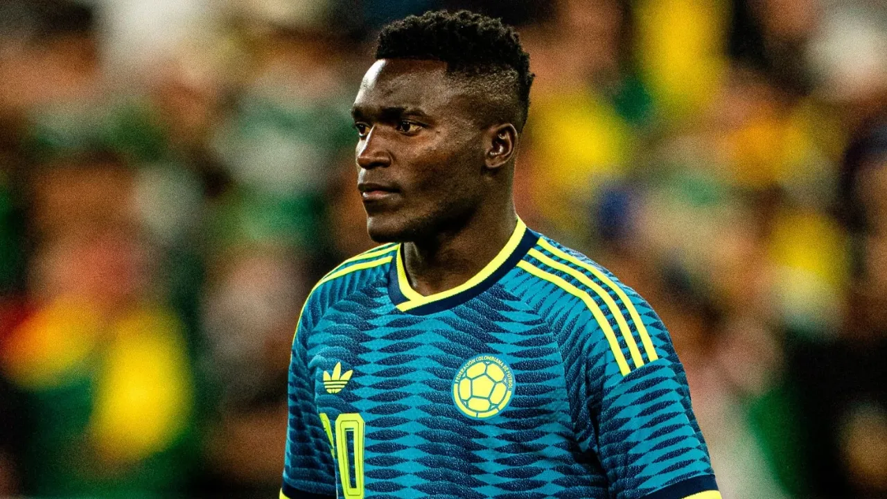 Viveros com a camisa da seleção colombiana